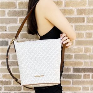 Michael Kors Brooke Medium Zip Bucket Bag